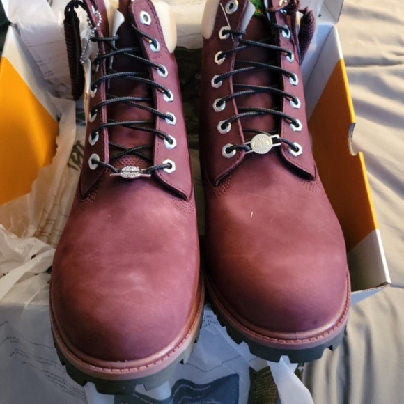 Mens Timberland 6" Premium Boots Burgundy with Beige Collar - Picture 4 of 11